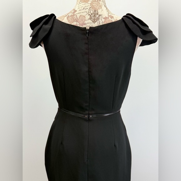 BCBGENERATION Black layered cap sleeve mini sheath dress w/ zipper detail size 6 - Picture 4 of 15